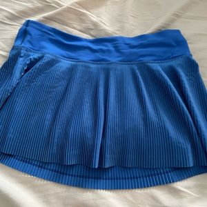 Lululemon size 6 skirt